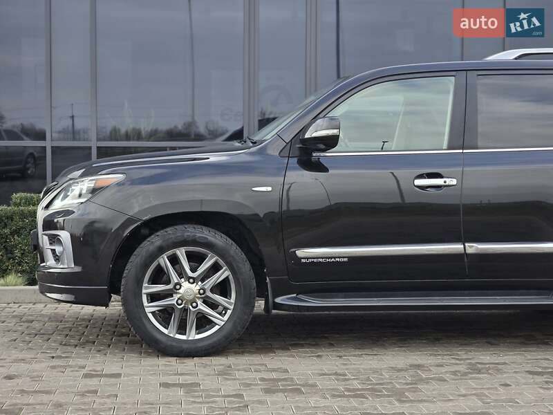 Позашляховик / Кросовер Lexus LX 2010 в Рівному