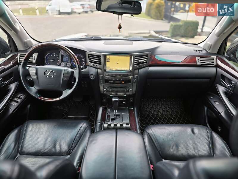 Позашляховик / Кросовер Lexus LX 2010 в Рівному