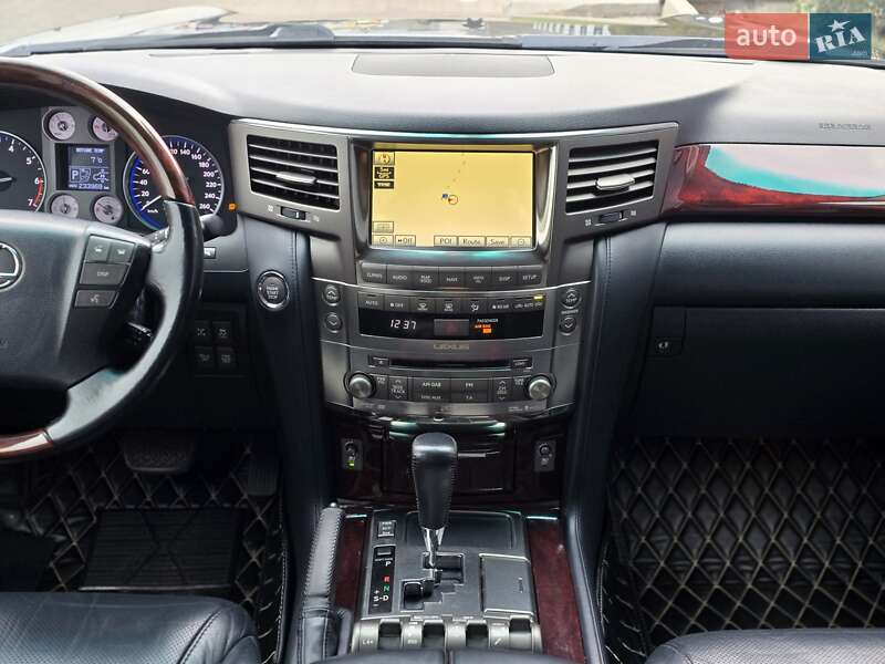 Позашляховик / Кросовер Lexus LX 2010 в Рівному