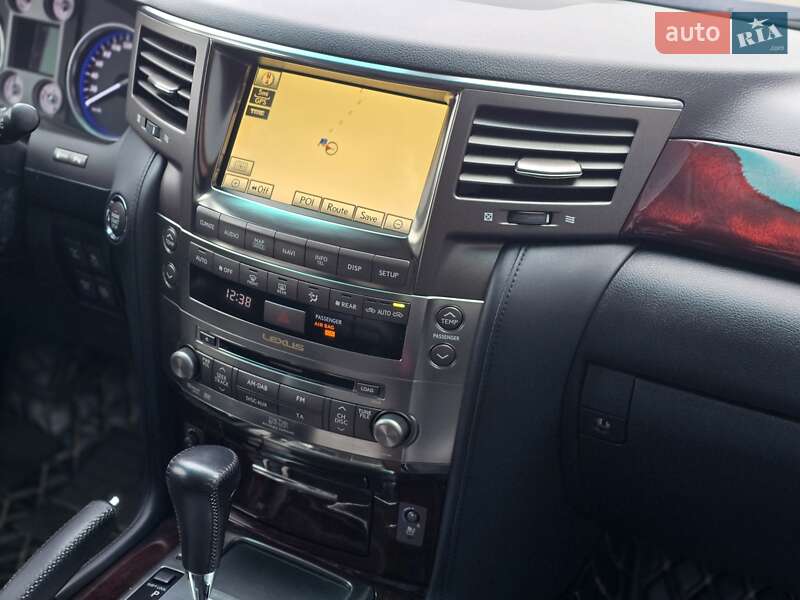 Позашляховик / Кросовер Lexus LX 2010 в Рівному