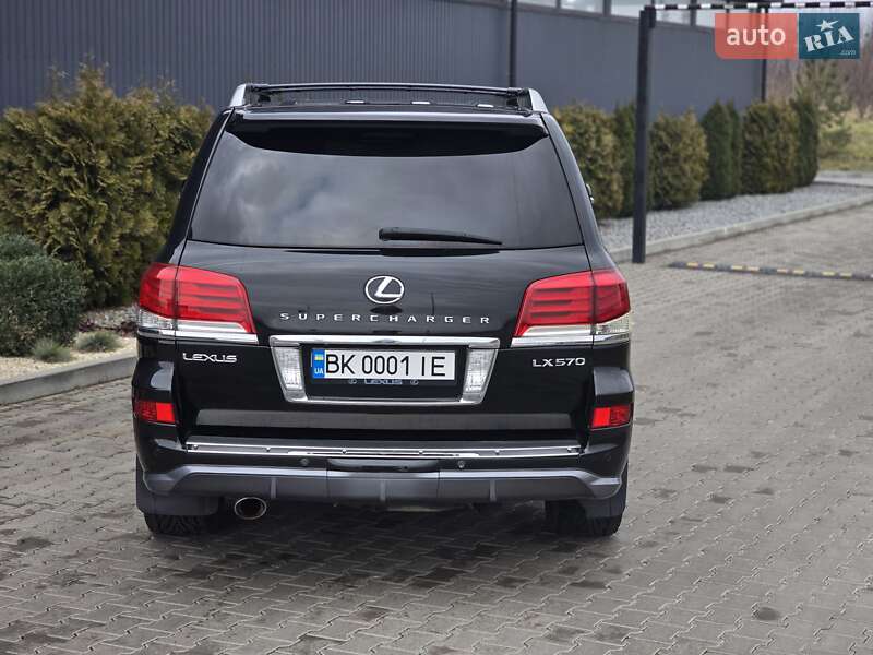 Позашляховик / Кросовер Lexus LX 2010 в Рівному