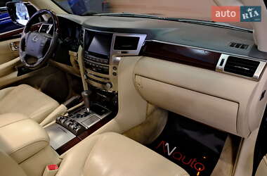 Внедорожник / Кроссовер Lexus LX 2013 в 