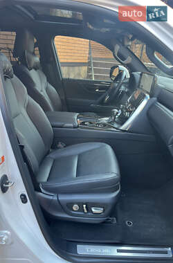 Внедорожник / Кроссовер Lexus LX 2022 в 