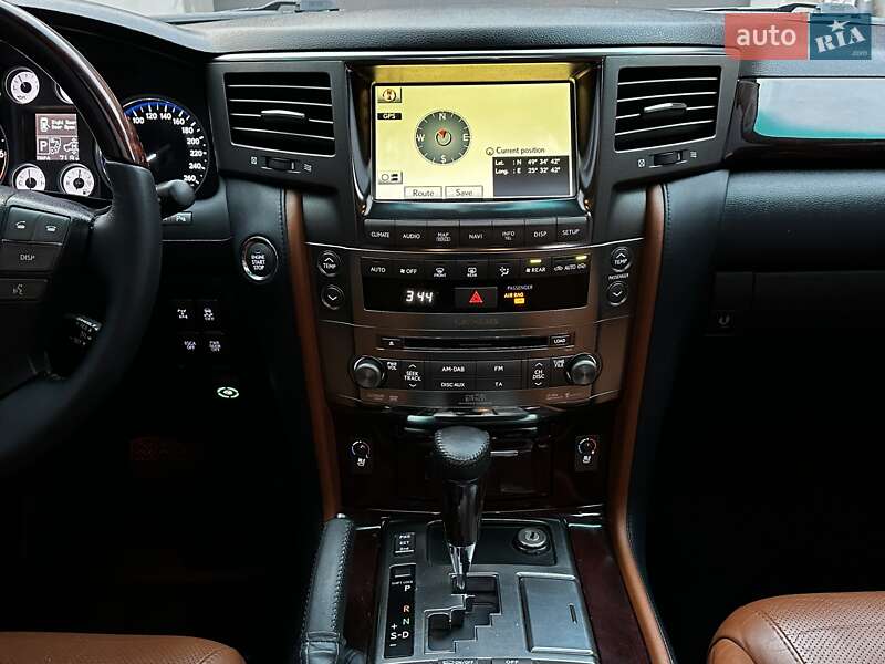 Внедорожник / Кроссовер Lexus LX 2011 в Тернополе