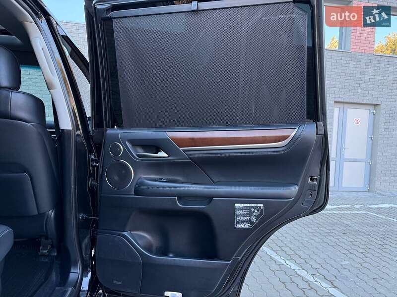 Позашляховик / Кросовер Lexus LX 2016 в Рівному