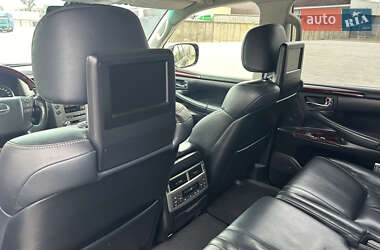Позашляховик / Кросовер Lexus LX 2012 в 