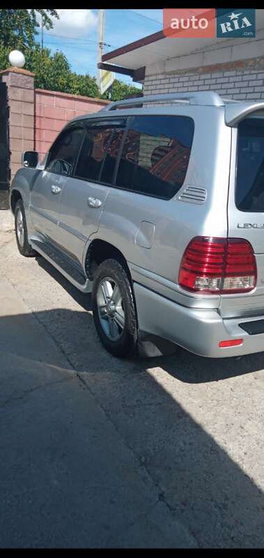 Lexus LX 2005