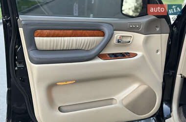 Внедорожник / Кроссовер Lexus LX 2004 в 