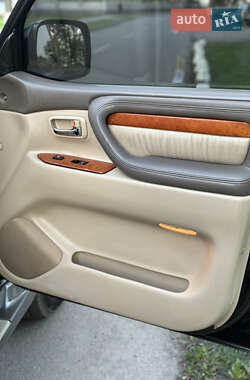 Внедорожник / Кроссовер Lexus LX 2004 в 