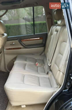 Внедорожник / Кроссовер Lexus LX 2004 в 