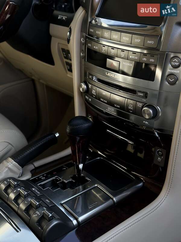Позашляховик / Кросовер Lexus LX 2008 в Чернівцях