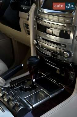 Позашляховик / Кросовер Lexus LX 2008 в 