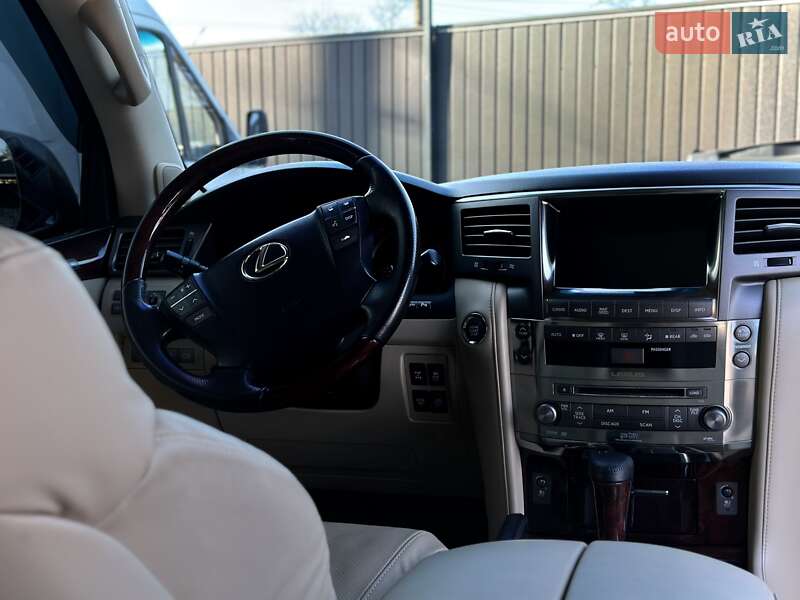 Позашляховик / Кросовер Lexus LX 2008 в Чернівцях