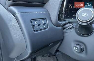 Позашляховик / Кросовер Lexus LX 2022 в 