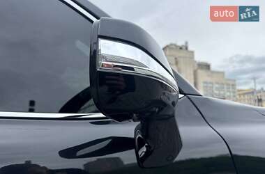 Позашляховик / Кросовер Lexus LX 2022 в 