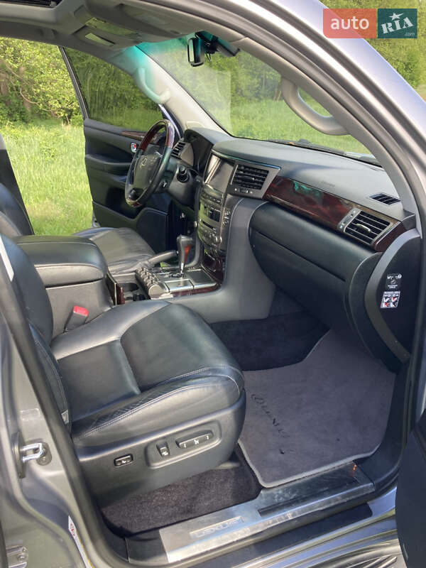 Внедорожник / Кроссовер Lexus LX 2011 в Киеве