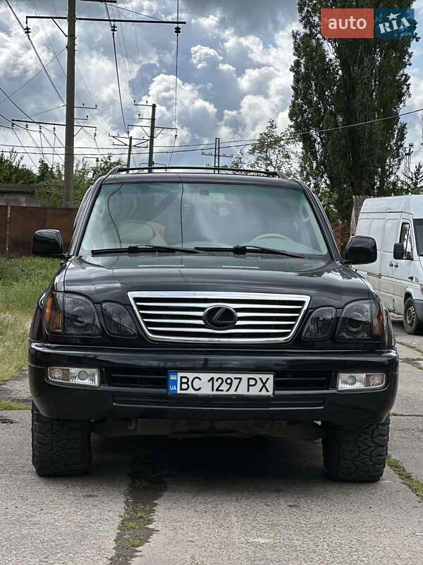 Lexus LX 2005