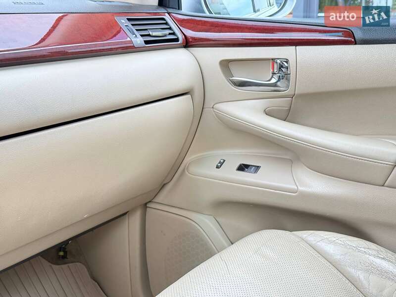 Позашляховик / Кросовер Lexus LX 2010 в Рівному
