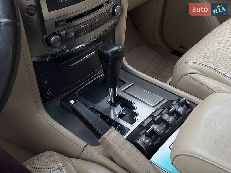 Позашляховик / Кросовер Lexus LX 2010 в Рівному