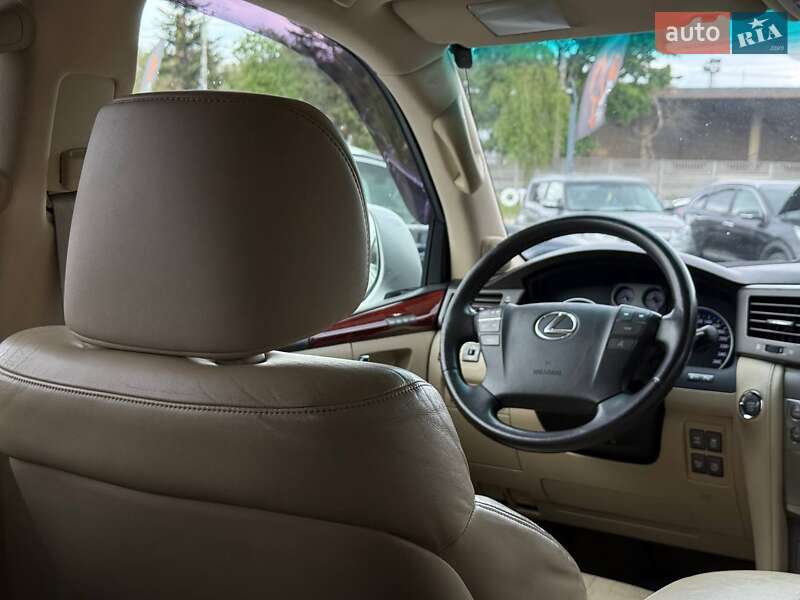 Позашляховик / Кросовер Lexus LX 2010 в Рівному