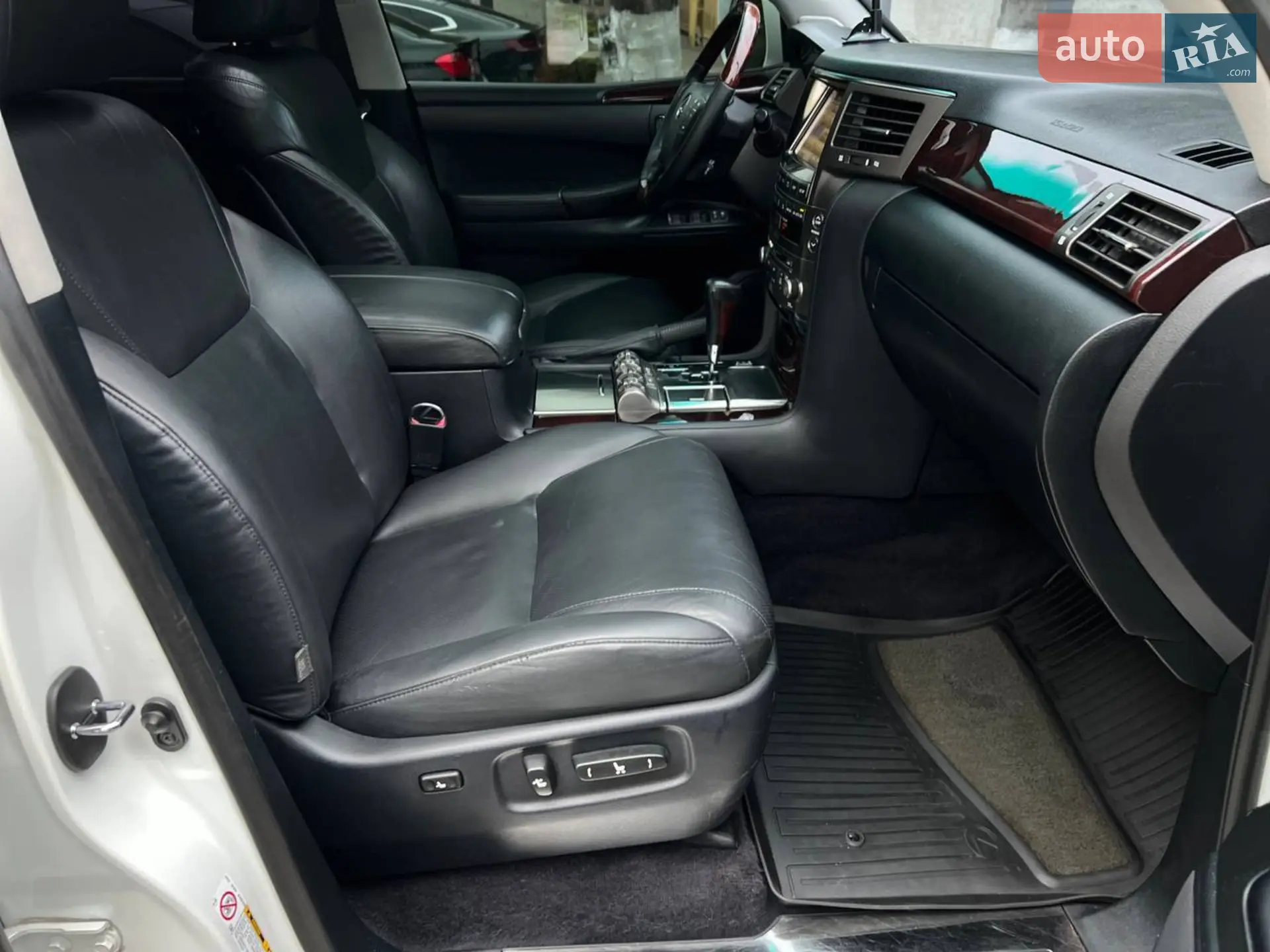 2011 Lexus LX - мініатюра 16