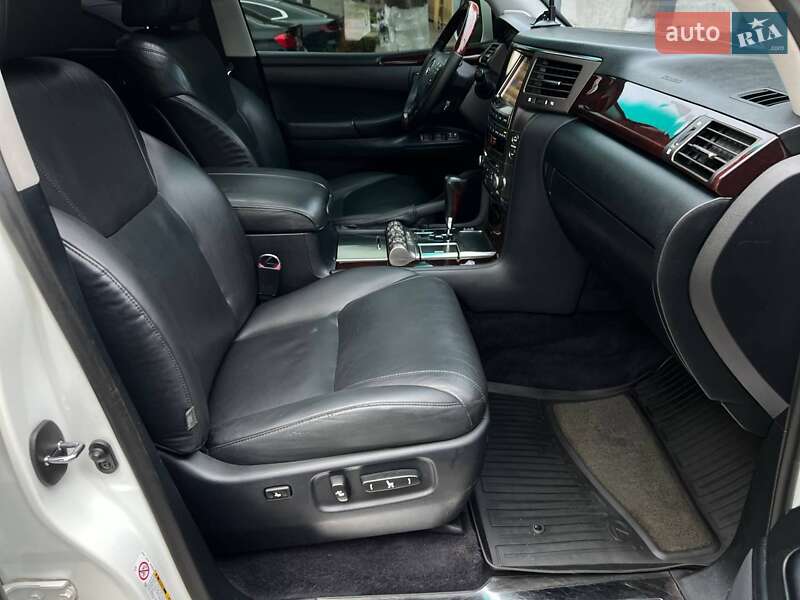 Внедорожник / Кроссовер Lexus LX 2011 в Одессе