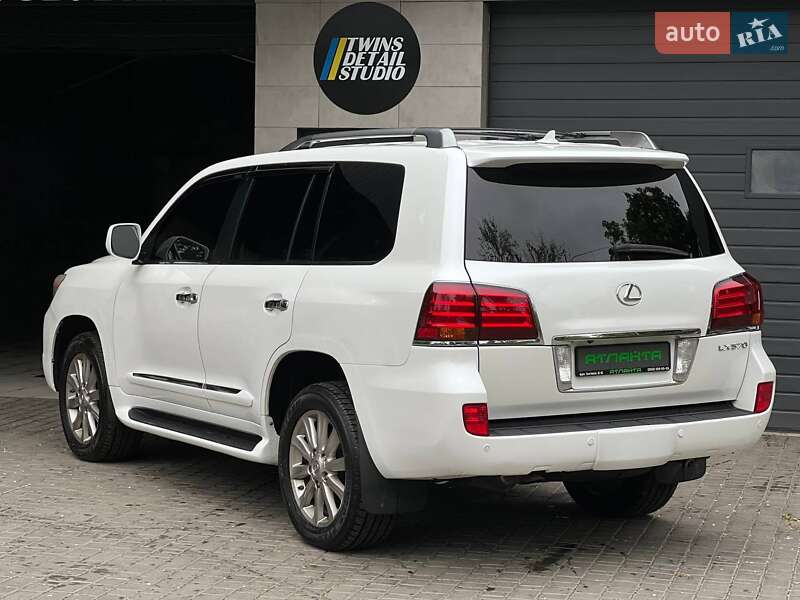 Внедорожник / Кроссовер Lexus LX 2011 в Одессе