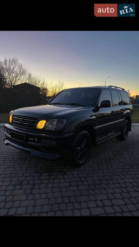 Внедорожник / Кроссовер Lexus LX 2004 в 