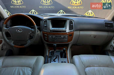 Позашляховик / Кросовер Lexus LX 2005 в 