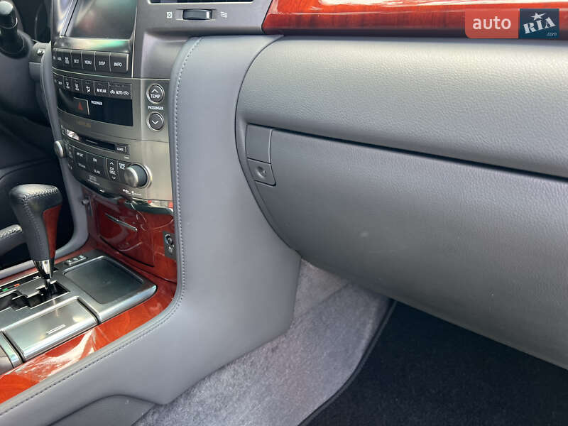 Позашляховик / Кросовер Lexus LX 2008 в Києві