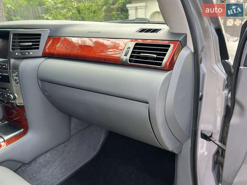 Позашляховик / Кросовер Lexus LX 2008 в Києві