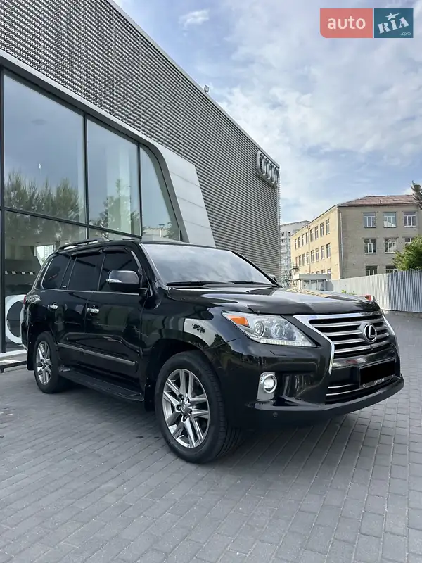 Lexus LX