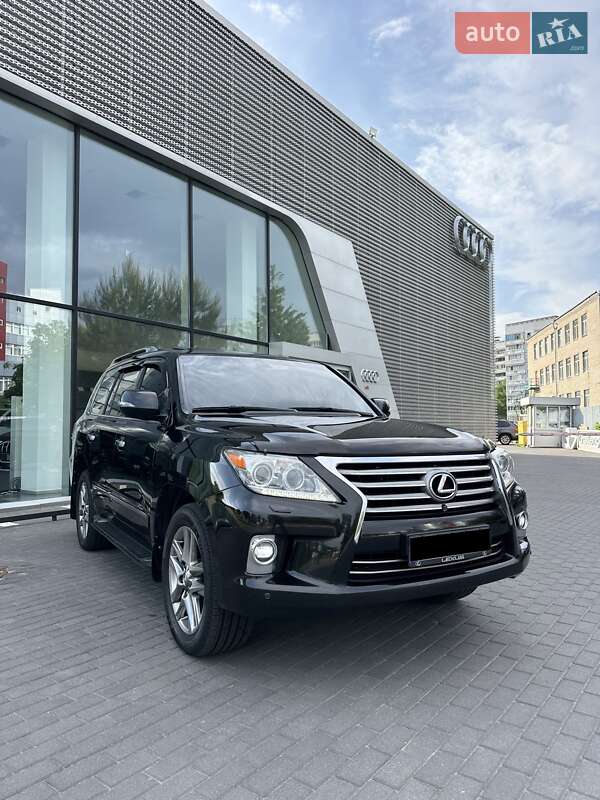 Позашляховик / Кросовер Lexus LX 2014 в Києві