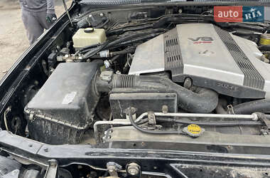 Внедорожник / Кроссовер Lexus LX 2004 в 