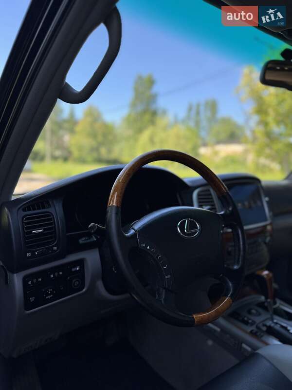 Позашляховик / Кросовер Lexus LX 2005 в Косові