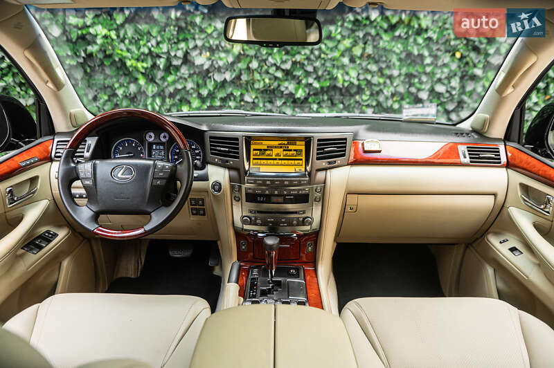 Внедорожник / Кроссовер Lexus LX 2010 в Одессе