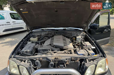 Внедорожник / Кроссовер Lexus LX 2005 в 