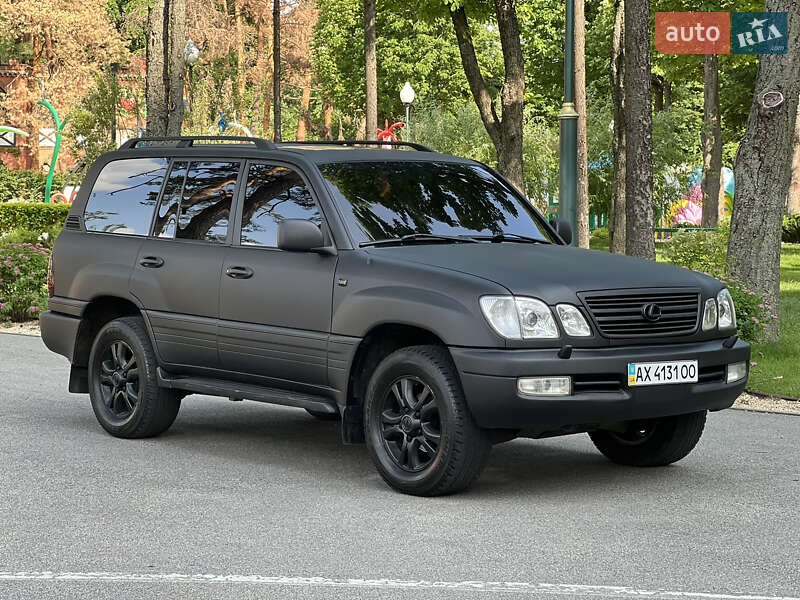 Внедорожник / Кроссовер Lexus LX 2000 в 