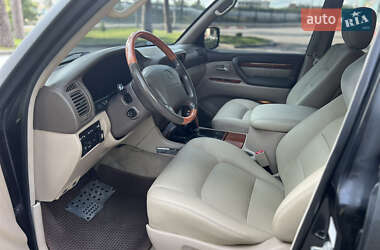 Внедорожник / Кроссовер Lexus LX 2000 в 