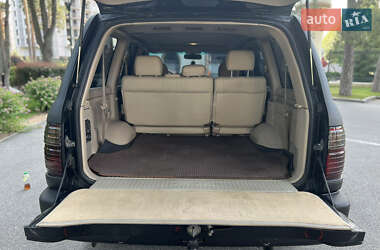 Внедорожник / Кроссовер Lexus LX 2000 в 