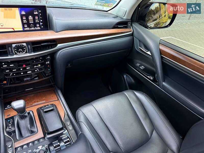 Позашляховик / Кросовер Lexus LX 2016 в Рівному