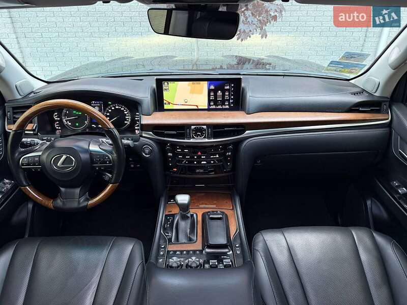 Позашляховик / Кросовер Lexus LX 2016 в Рівному