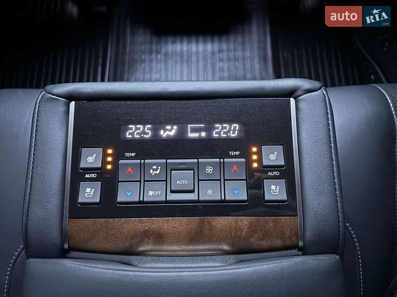 Позашляховик / Кросовер Lexus LX 2016 в Рівному
