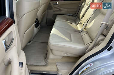 Позашляховик / Кросовер Lexus LX 2010 в 