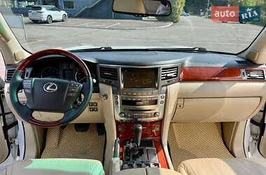 Внедорожник / Кроссовер Lexus LX 2008 в 