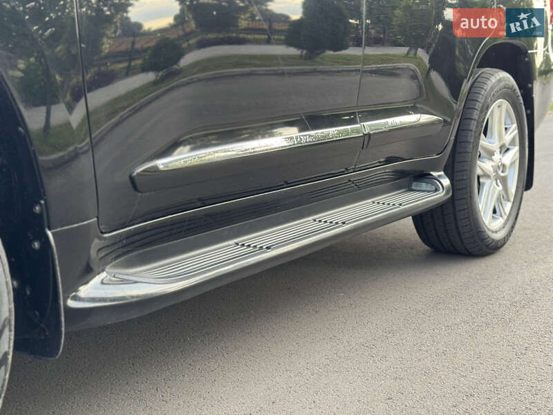 Внедорожник / Кроссовер Lexus LX 2011 в Киеве