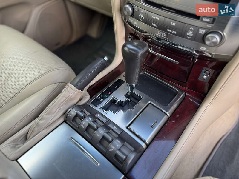 Внедорожник / Кроссовер Lexus LX 2011 в Киеве
