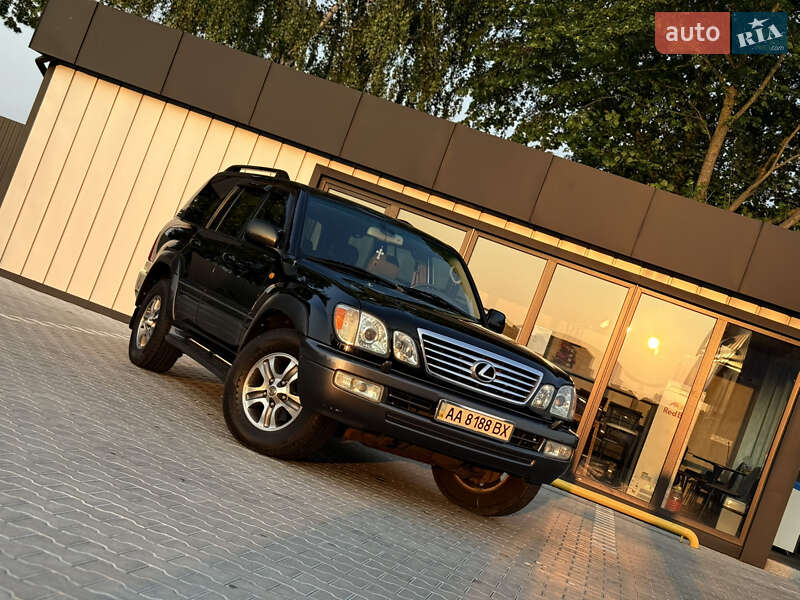 Внедорожник / Кроссовер Lexus LX 2006 в 