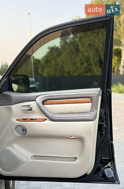 Внедорожник / Кроссовер Lexus LX 2006 в 