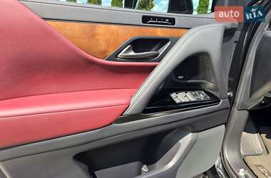 Внедорожник / Кроссовер Lexus LX 2023 в 